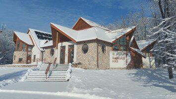 Harkály-ház beltér